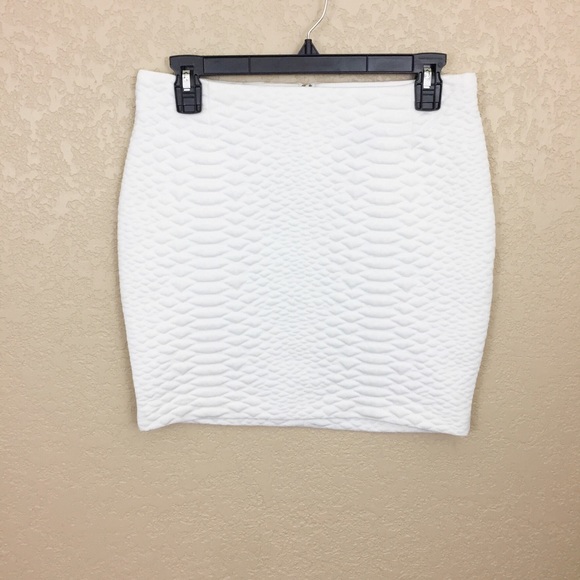 SALE
 H&M Small Off White Texture Snake SkirtG14 - Picture 2 of 7
